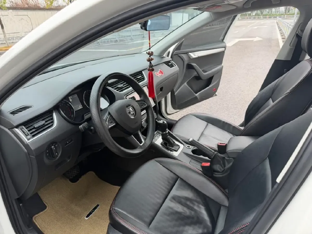 2019 Skoda Octavia 1.2T 116HP L4 7DCT,autocango,china used car exporter,china ev exporter,chinese used car exporter,chinese used ev exporter