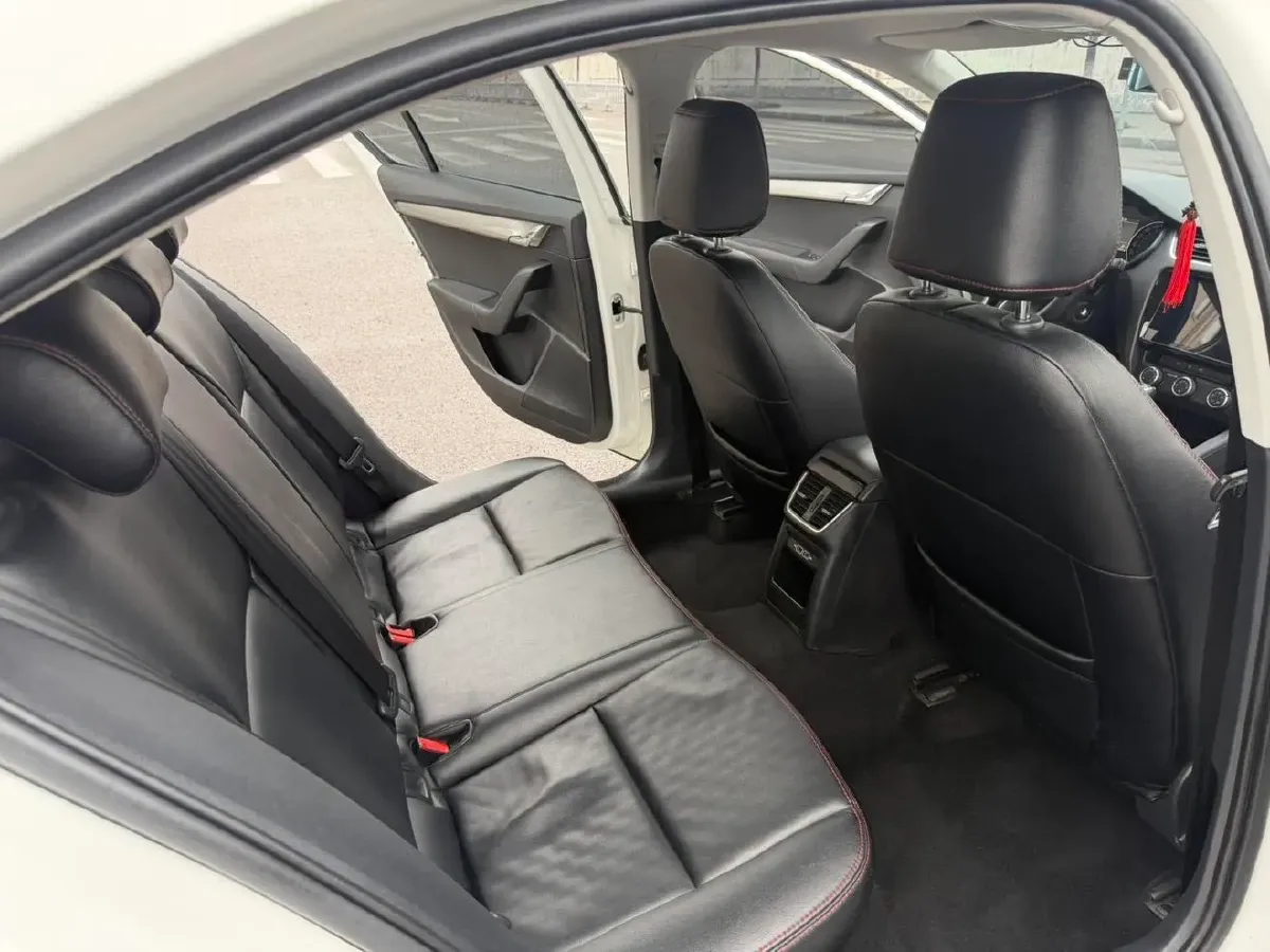 2019 Skoda Octavia 1.2T 116HP L4 7DCT,autocango,china used car exporter,china ev exporter,chinese used car exporter,chinese used ev exporter