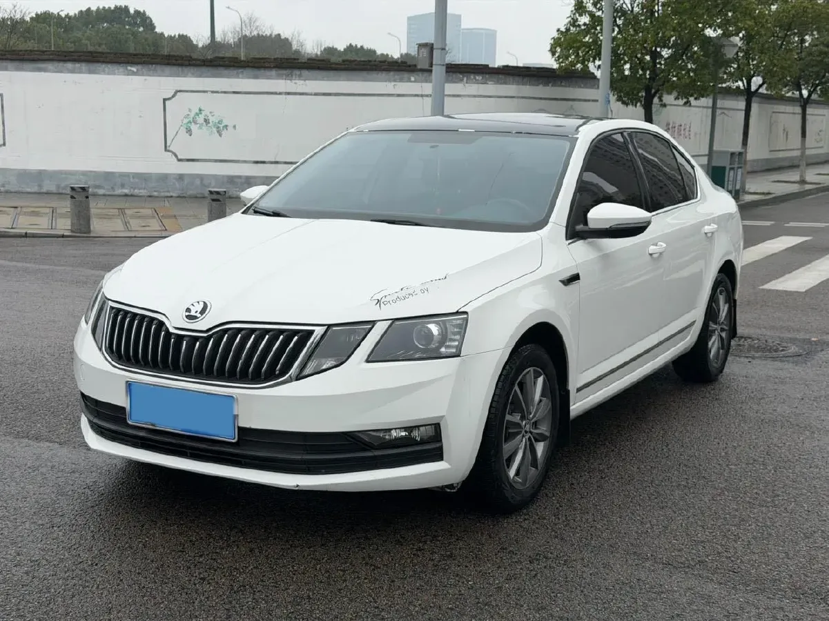2019 Skoda Octavia 1.2T 116HP L4 7DCT,autocango,china used car exporter,china ev exporter,chinese used car exporter,chinese used ev exporter
