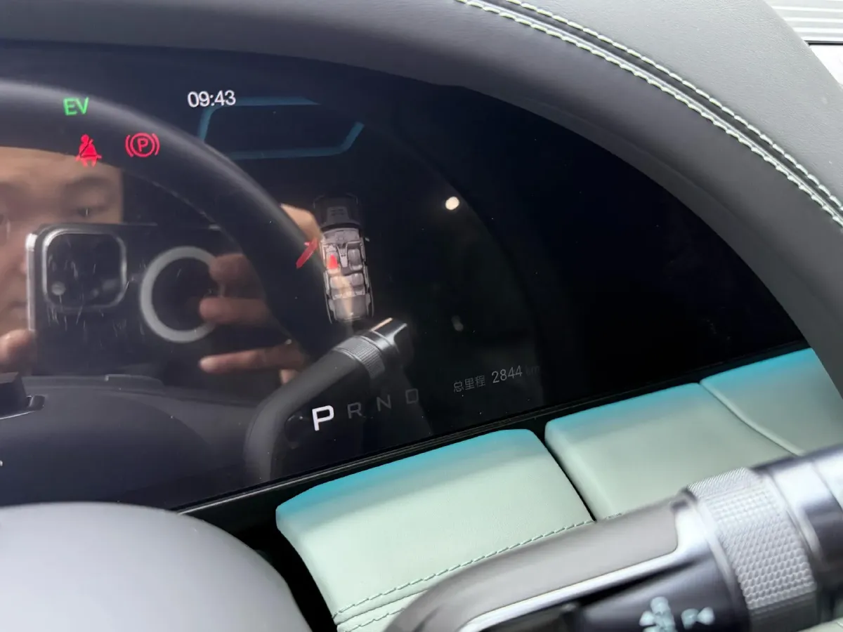 2024 YangWang U8 2.0T 272HP L4 REEV 49.05KWH,autocango,china used car exporter,china ev exporter,chinese used car exporter,chinese used ev exporter