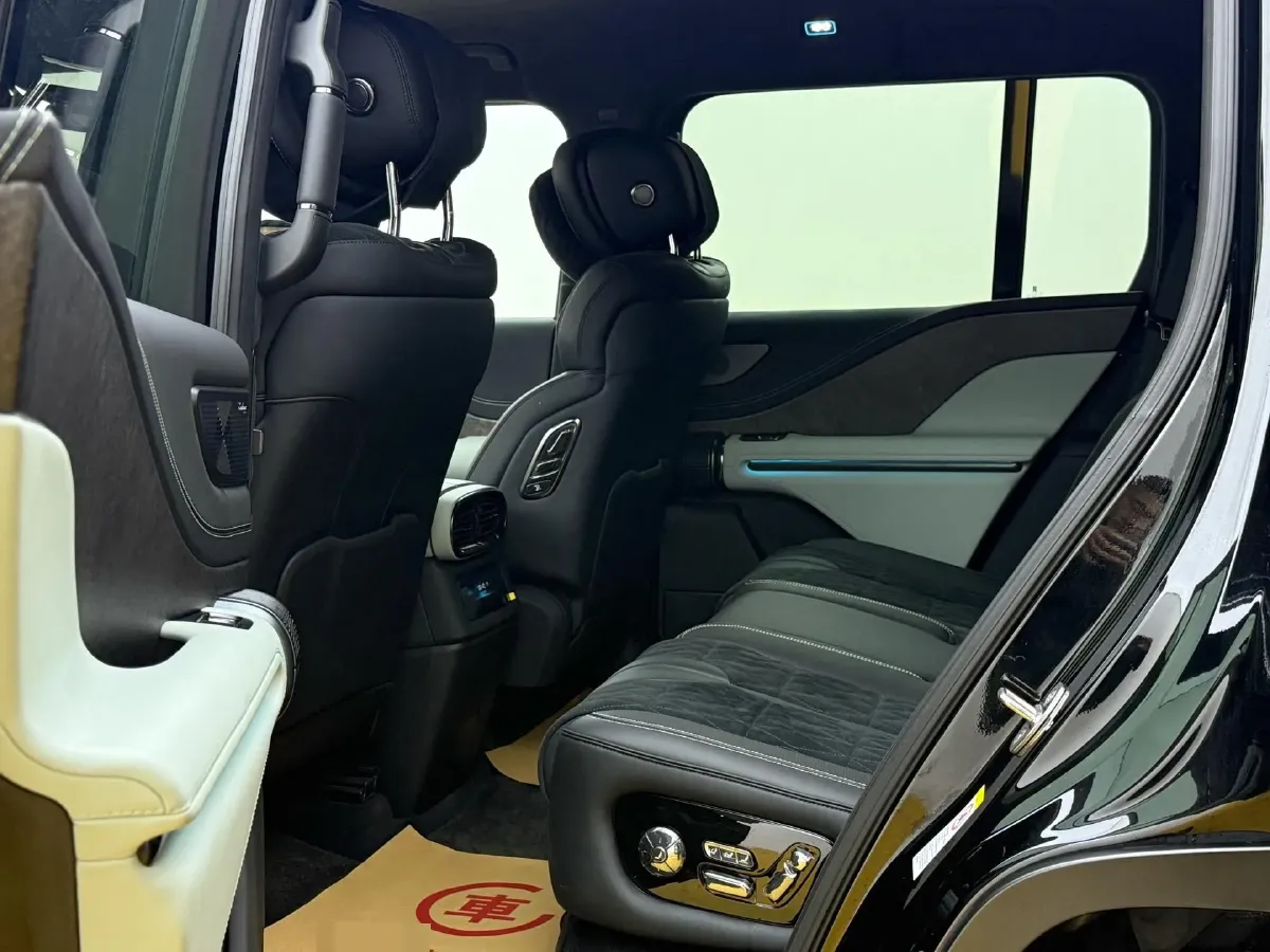 2024 YangWang U8 2.0T 272HP L4 REEV 49.05KWH,autocango,china used car exporter,china ev exporter,chinese used car exporter,chinese used ev exporter