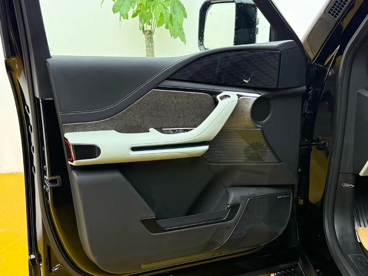 2024 YangWang U8 2.0T 272HP L4 REEV 49.05KWH,autocango,china used car exporter,china ev exporter,chinese used car exporter,chinese used ev exporter