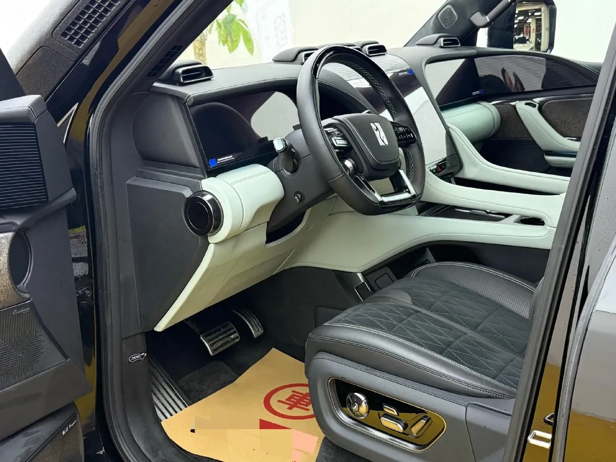 2024 YangWang U8 2.0T 272HP L4 REEV 49.05KWH,autocango,china used car exporter,china ev exporter,chinese used car exporter,chinese used ev exporter