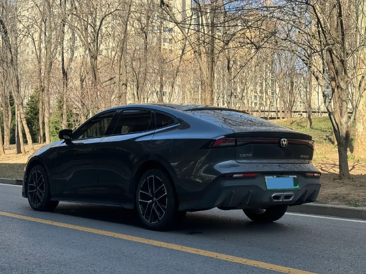 2024 ChangAn UNI-V iDD 1.5L 110HP L4 E-CVT PHEV 18.99KWH,autocango,china used car exporter,china ev exporter,chinese used car exporter,chinese used ev exporter