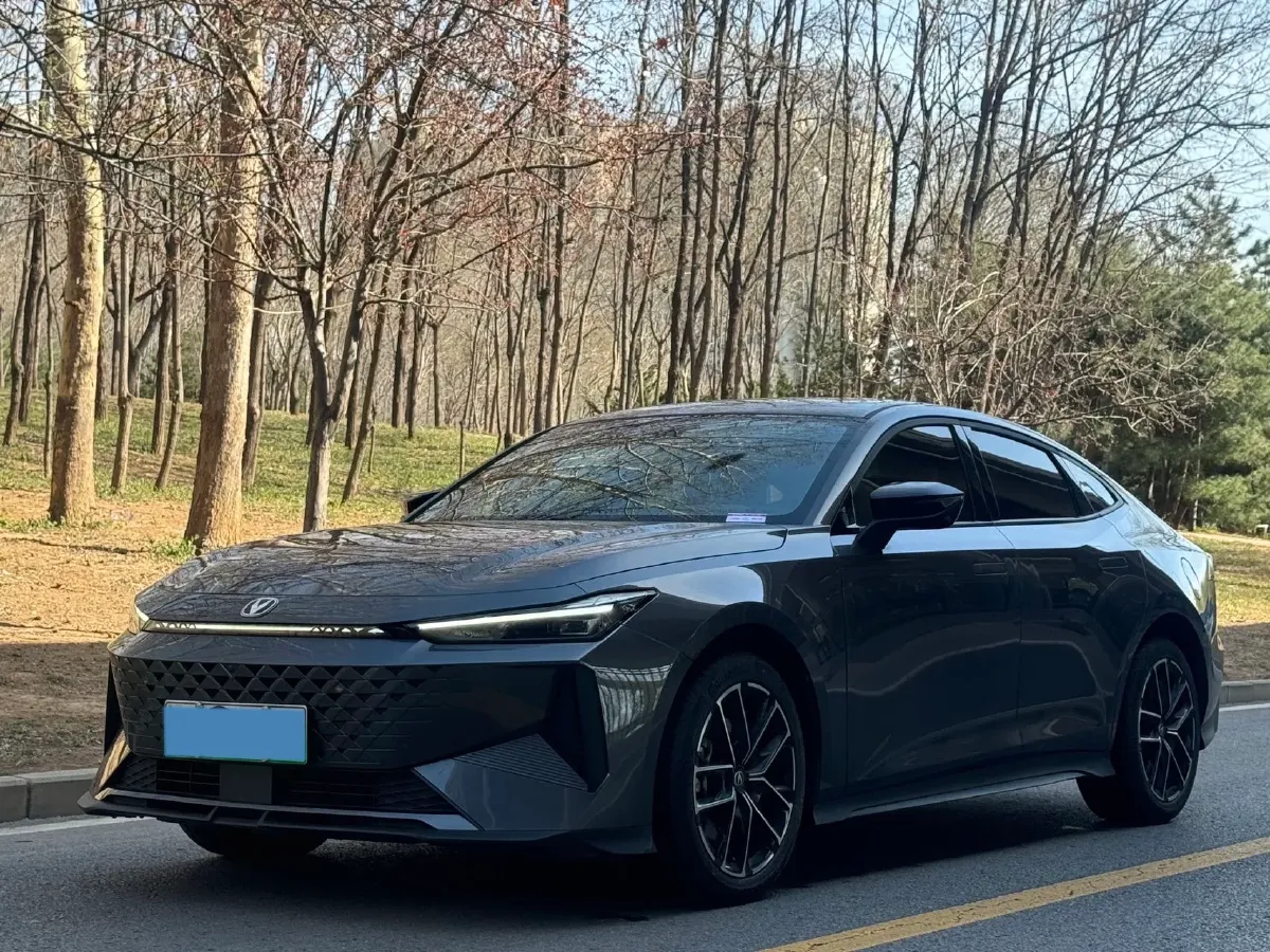 2024 ChangAn UNI-V iDD 1.5L 110HP L4 E-CVT PHEV 18.99KWH,autocango,china used car exporter,china ev exporter,chinese used car exporter,chinese used ev exporter