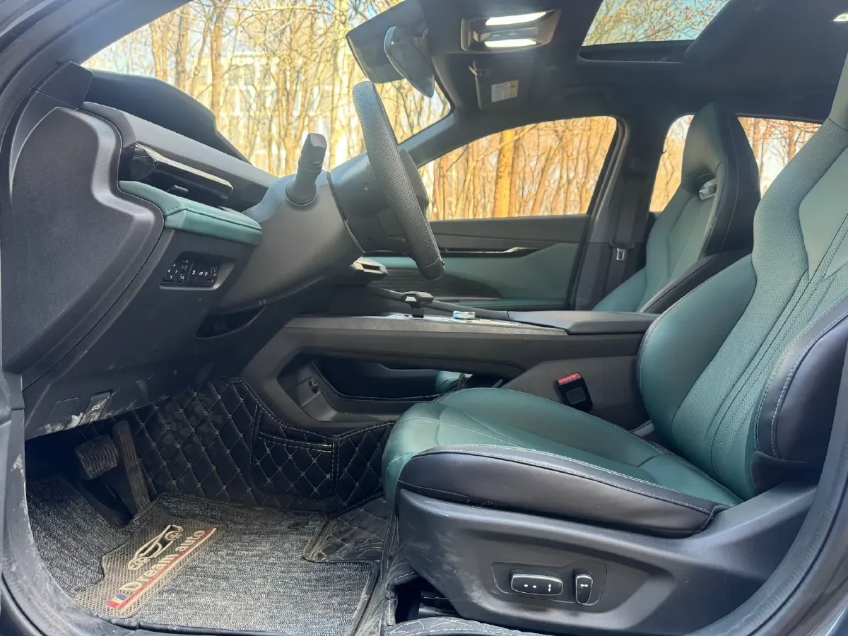 2024 ChangAn UNI-V iDD 1.5L 110HP L4 E-CVT PHEV 18.99KWH,autocango,china used car exporter,china ev exporter,chinese used car exporter,chinese used ev exporter