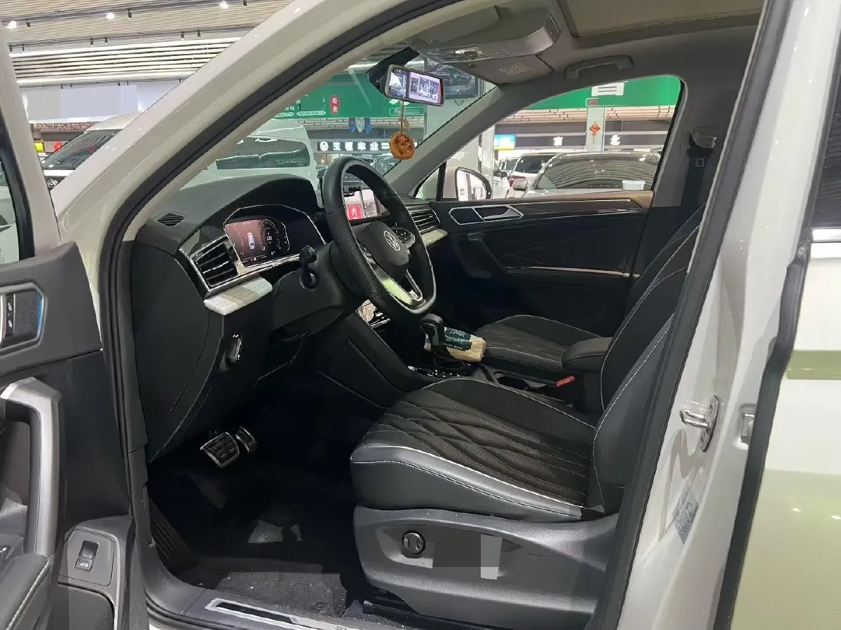 2023 Volkswagen Tiguan L 2.0T 186HP L4 7DCT,autocango,china used car exporter,china ev exporter,chinese used car exporter,chinese used ev exporter