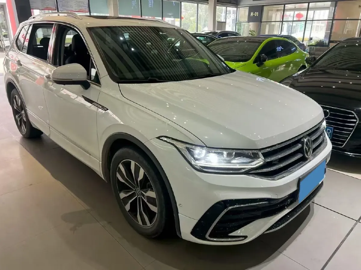 2023 Volkswagen Tiguan L 2.0T 186HP L4 7DCT,autocango,china used car exporter,china ev exporter,chinese used car exporter,chinese used ev exporter