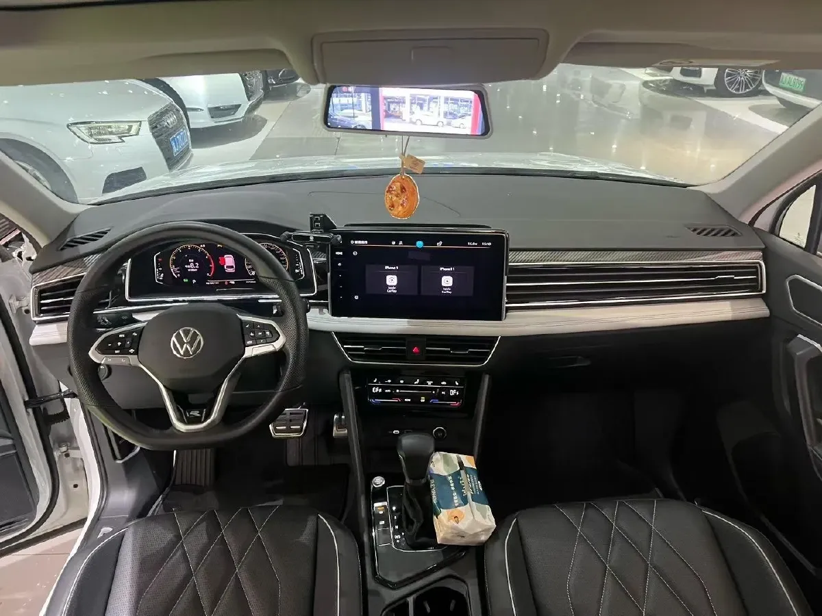 2023 Volkswagen Tiguan L 2.0T 186HP L4 7DCT,autocango,china used car exporter,china ev exporter,chinese used car exporter,chinese used ev exporter