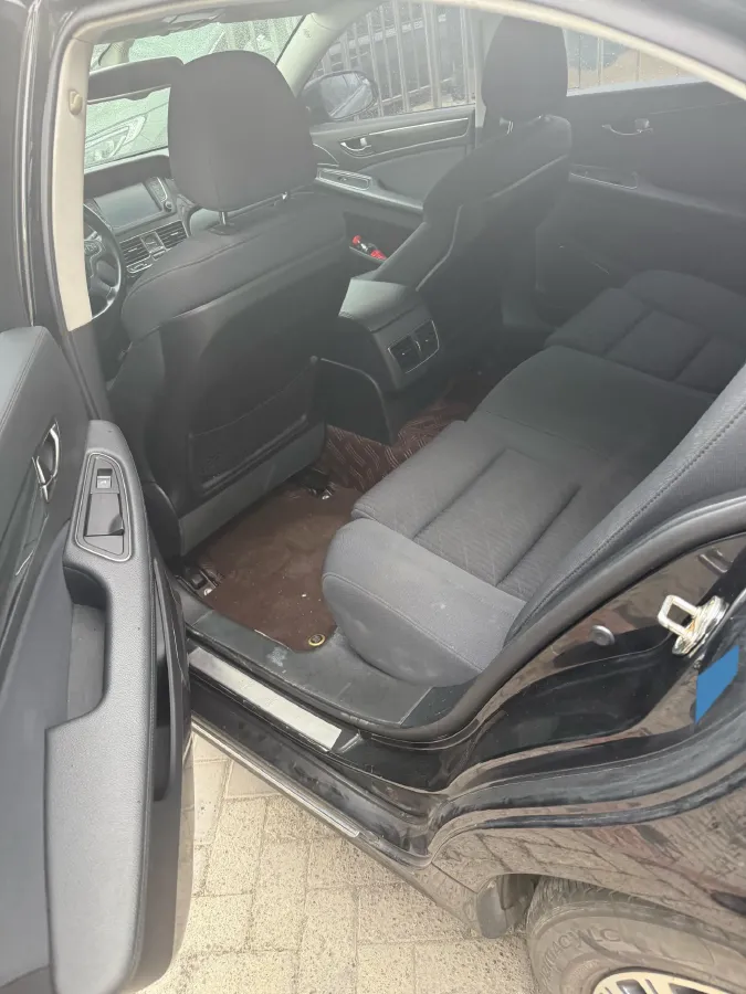 2019 HongQi H7 1.8T 188HP L4 6AT,autocango,china used car exporter,china ev exporter,chinese used car exporter,chinese used ev exporter