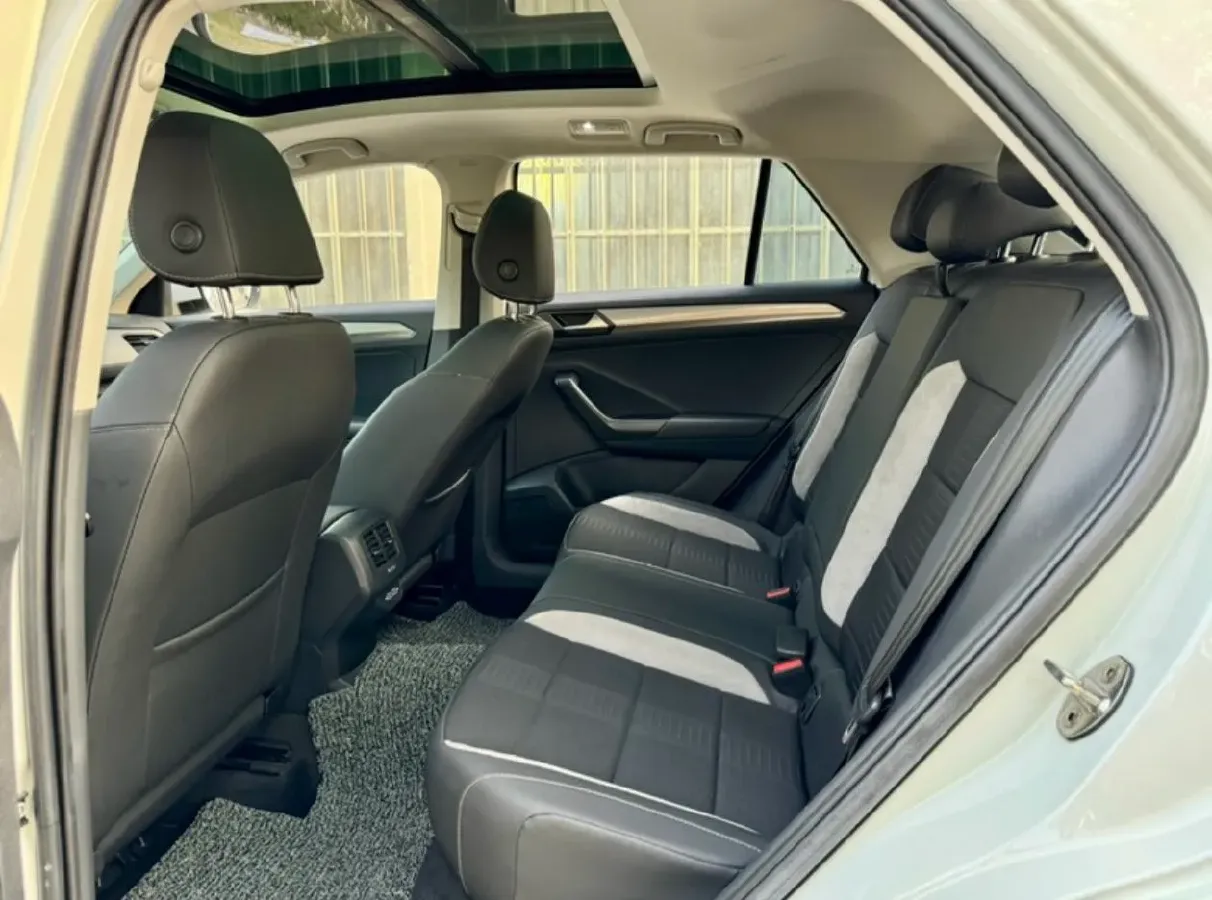 2020 Volkswagen T-Roc 1.4T 131HP L4 7DCT,autocango,china used car exporter,china ev exporter,chinese used car exporter,chinese used ev exporter