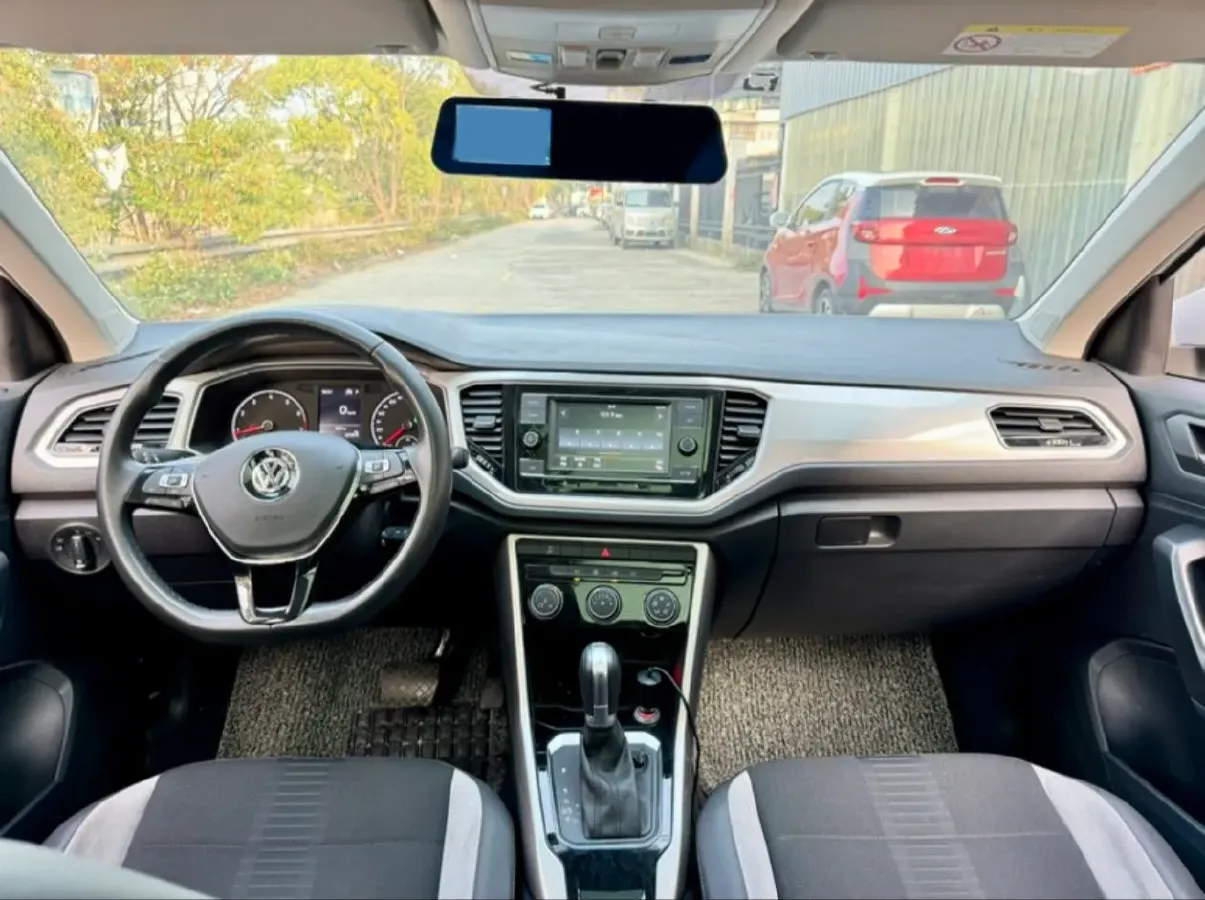 2020 Volkswagen T-Roc 1.4T 131HP L4 7DCT,autocango,china used car exporter,china ev exporter,chinese used car exporter,chinese used ev exporter