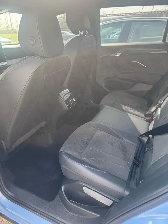 2024 Volkswagen Tiguan L 2.0T 220HP L4 7DCT,autocango,china used car exporter,china ev exporter,chinese used car exporter,chinese used ev exporter