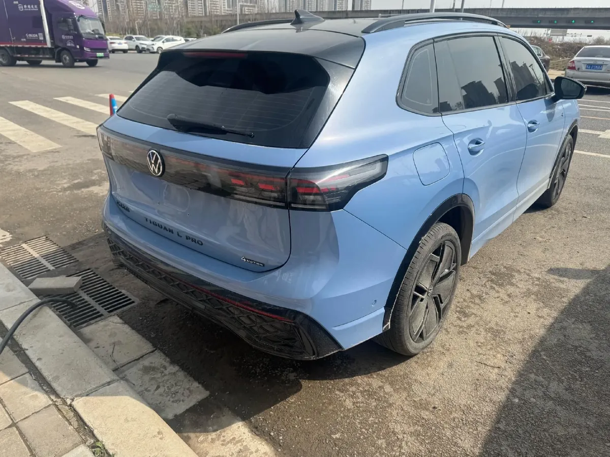 2024 Volkswagen Tiguan L 2.0T 220HP L4 7DCT,autocango,china used car exporter,china ev exporter,chinese used car exporter,chinese used ev exporter