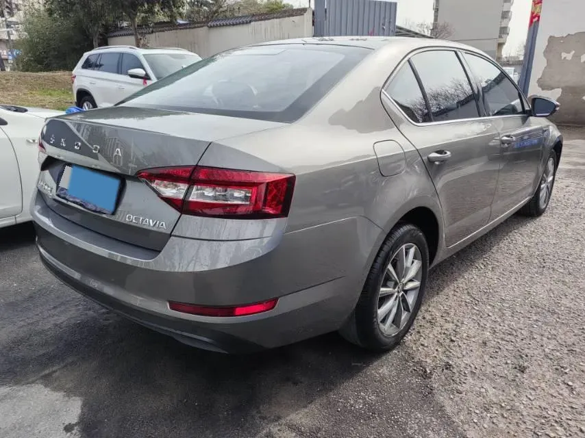 2019 Skoda Octavia 1.5L 116HP L4 6AT,autocango,china used car exporter,china ev exporter,chinese used car exporter,chinese used ev exporter
