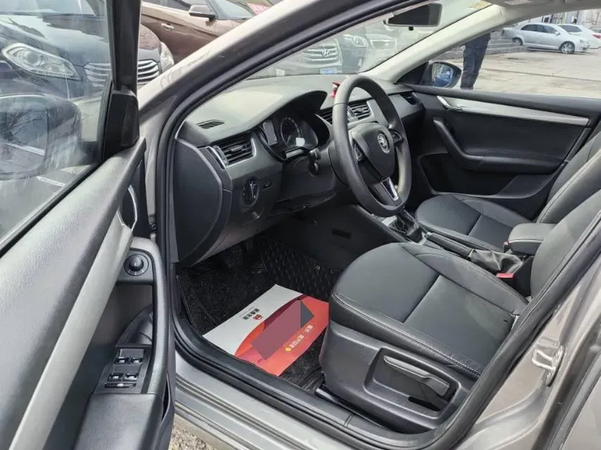 2019 Skoda Octavia 1.5L 116HP L4 6AT,autocango,china used car exporter,china ev exporter,chinese used car exporter,chinese used ev exporter