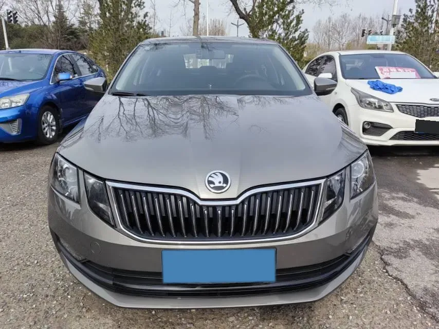2019 Skoda Octavia 1.5L 116HP L4 6AT,autocango,china used car exporter,china ev exporter,chinese used car exporter,chinese used ev exporter
