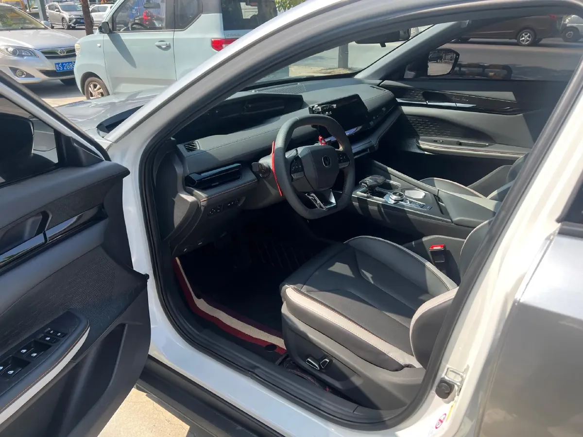 2023 ChangAn UNI-V 1.5T 188HP L4 7DCT,autocango,china used car exporter,china ev exporter,chinese used car exporter,chinese used ev exporter