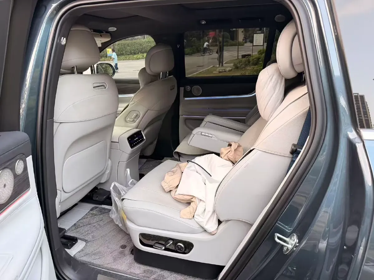 2024 AITO AITO M9 1.5T 152HP L4 REEV 42KWH,autocango,china used car exporter,china ev exporter,chinese used car exporter,chinese used ev exporter