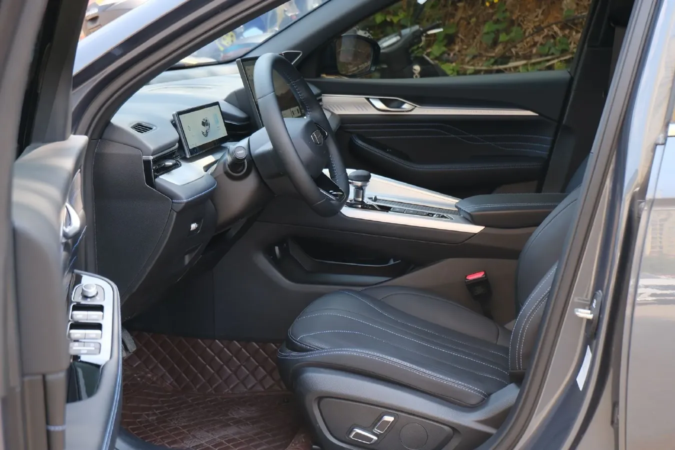 2025 Geely Preface 1.5T 181HP L4 7DCT,autocango,china used car exporter,china ev exporter,chinese used car exporter,chinese used ev exporter