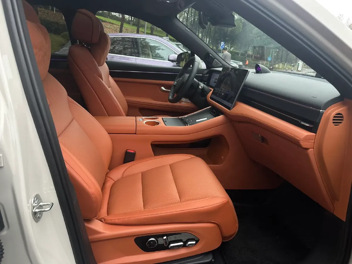 2025 AITO AITO M5 1.5T 152HP L4 REEV 42KWH,autocango,china used car exporter,china ev exporter,chinese used car exporter,chinese used ev exporter