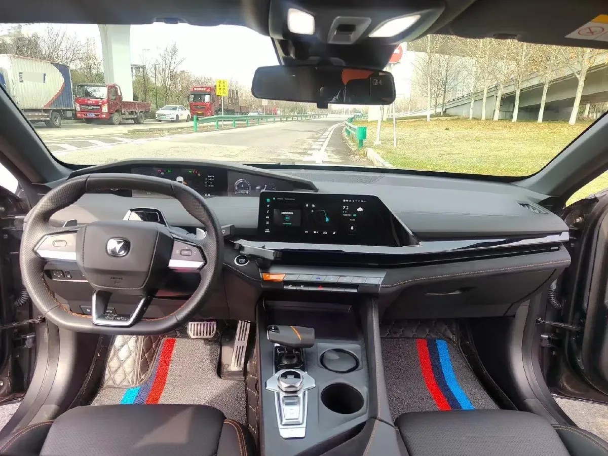 2022 ChangAn UNI-V 1.5T 188HP L4 7DCT,autocango,china used car exporter,china ev exporter,chinese used car exporter,chinese used ev exporter