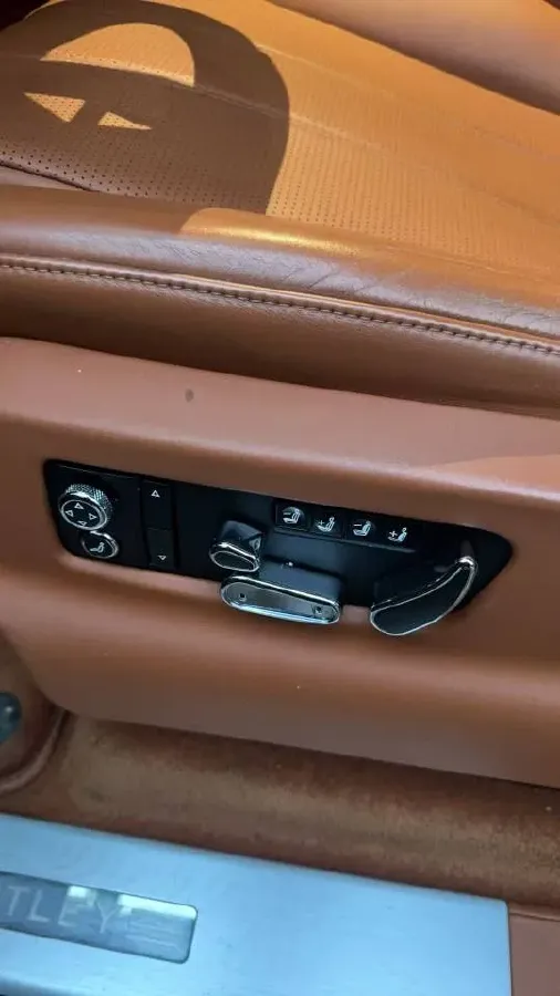 2018 Bentley Bentayga 4.0T 550HP V8 8AT,autocango,china used car exporter,china ev exporter,chinese used car exporter,chinese used ev exporter