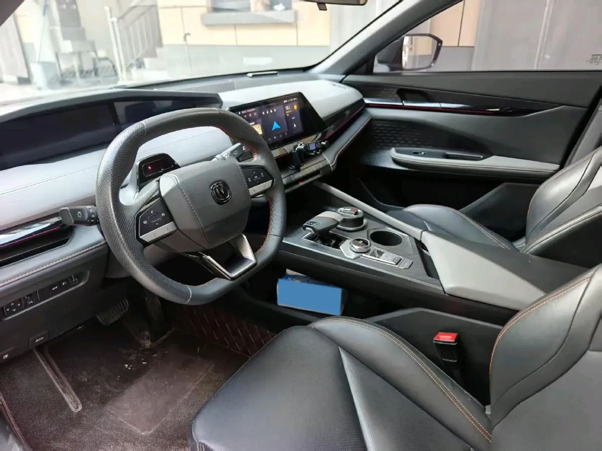 2022 ChangAn UNI-V 1.5T 188HP L4 7DCT,autocango,china used car exporter,china ev exporter,chinese used car exporter,chinese used ev exporter