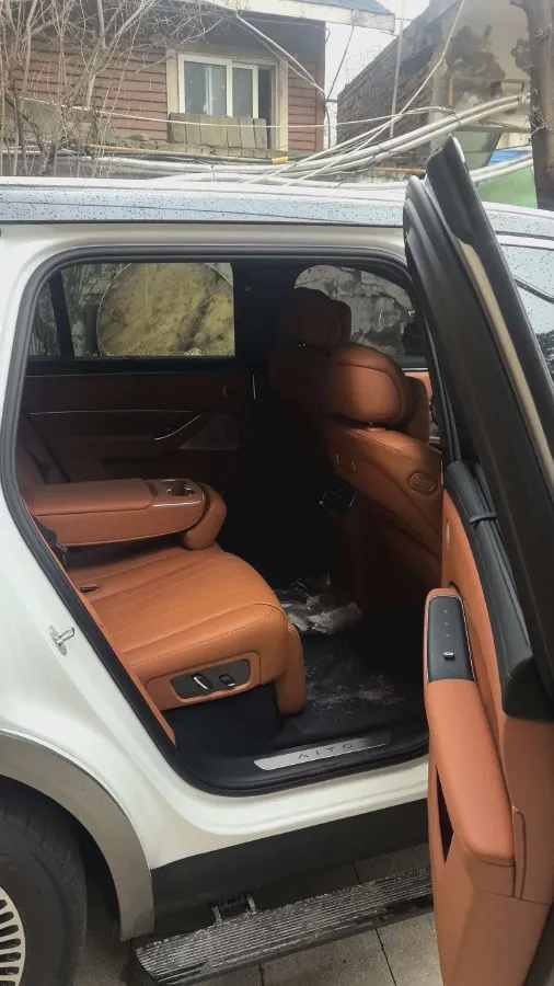 2025 AITO AITO M8 REEV 160HP REEV 53.4KWH,autocango,china used car exporter,china ev exporter,chinese used car exporter,chinese used ev exporter