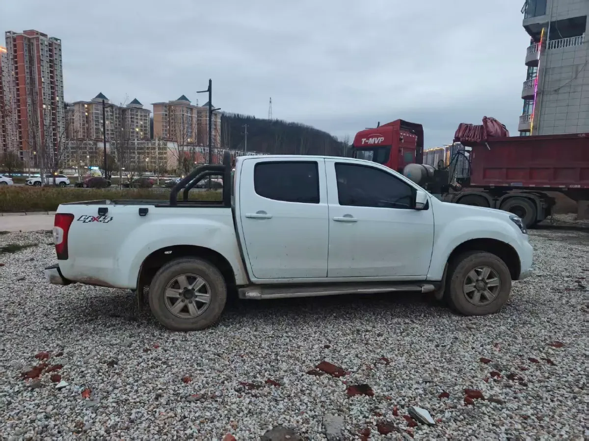 2020 Isuzu RE-MAX Jim 2.4T 211HP L4 5MT,autocango,china used car exporter,china ev exporter,chinese used car exporter,chinese used ev exporter