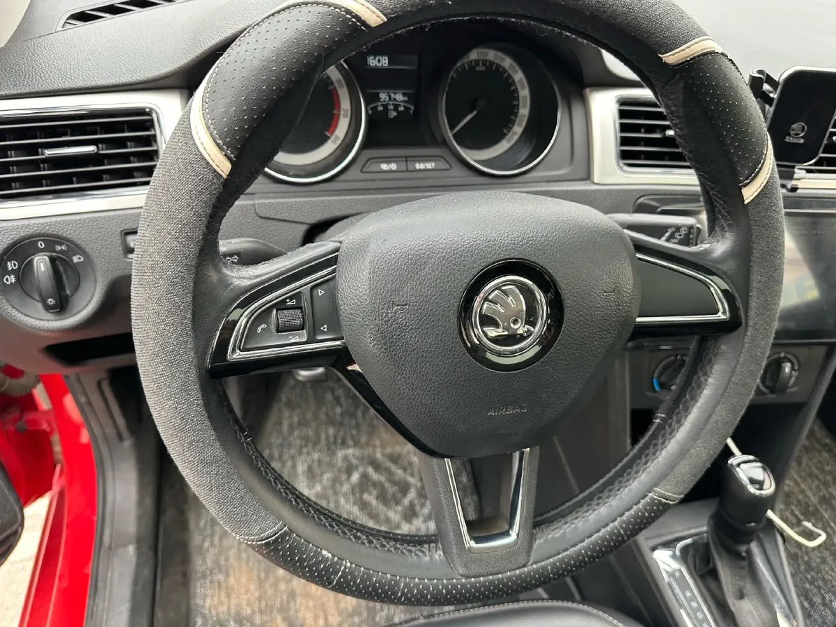 2018 Skoda Rapid Spaceback 1.6L 110HP L4 6AT,autocango,china used car exporter,china ev exporter,chinese used car exporter,chinese used ev exporter