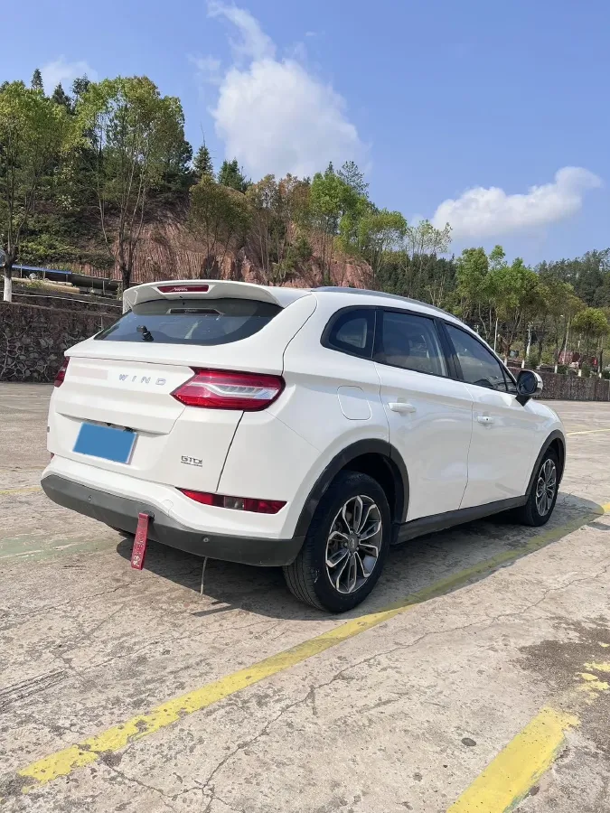 2020 Landwind RongYao 1.5T 163HP L4 7DCT,autocango,china used car exporter,china ev exporter,chinese used car exporter,chinese used ev exporter