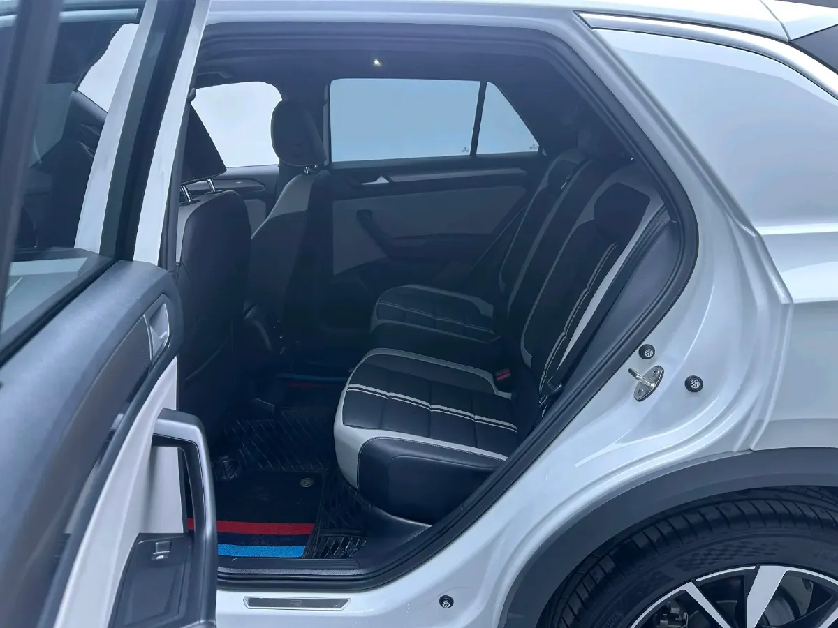 2023 Volkswagen T-Roc 1.5T 160HP L4 7DCT,autocango,china used car exporter,china ev exporter,chinese used car exporter,chinese used ev exporter