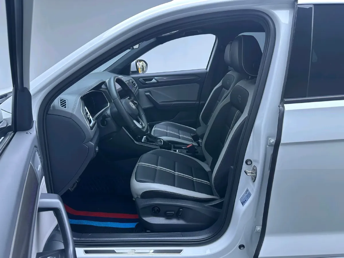 2023 Volkswagen T-Roc 1.5T 160HP L4 7DCT,autocango,china used car exporter,china ev exporter,chinese used car exporter,chinese used ev exporter