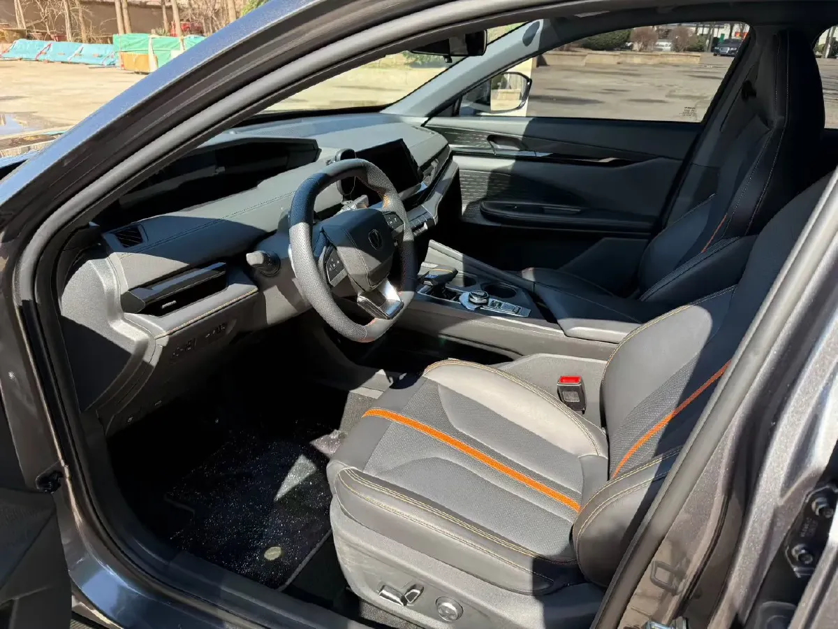 2023 ChangAn UNI-V 1.5T 188HP L4 7DCT,autocango,china used car exporter,china ev exporter,chinese used car exporter,chinese used ev exporter