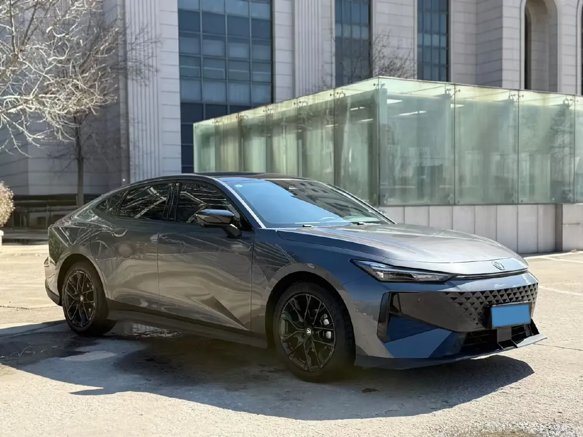 2023 ChangAn UNI-V 1.5T 188HP L4 7DCT,autocango,china used car exporter,china ev exporter,chinese used car exporter,chinese used ev exporter