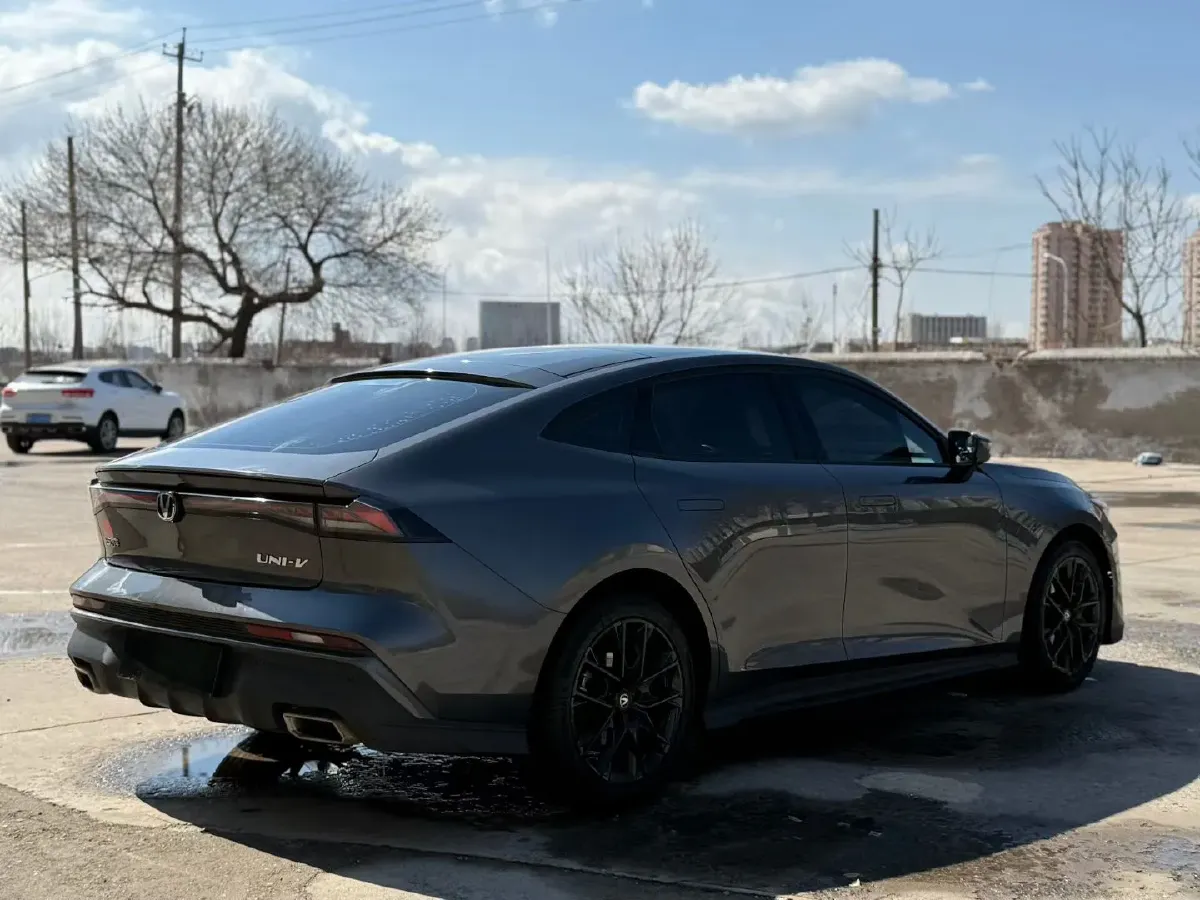 2023 ChangAn UNI-V 1.5T 188HP L4 7DCT,autocango,china used car exporter,china ev exporter,chinese used car exporter,chinese used ev exporter