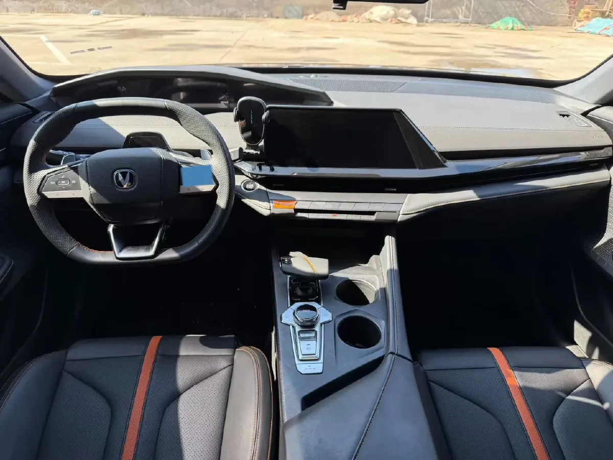 2023 ChangAn UNI-V 1.5T 188HP L4 7DCT,autocango,china used car exporter,china ev exporter,chinese used car exporter,chinese used ev exporter