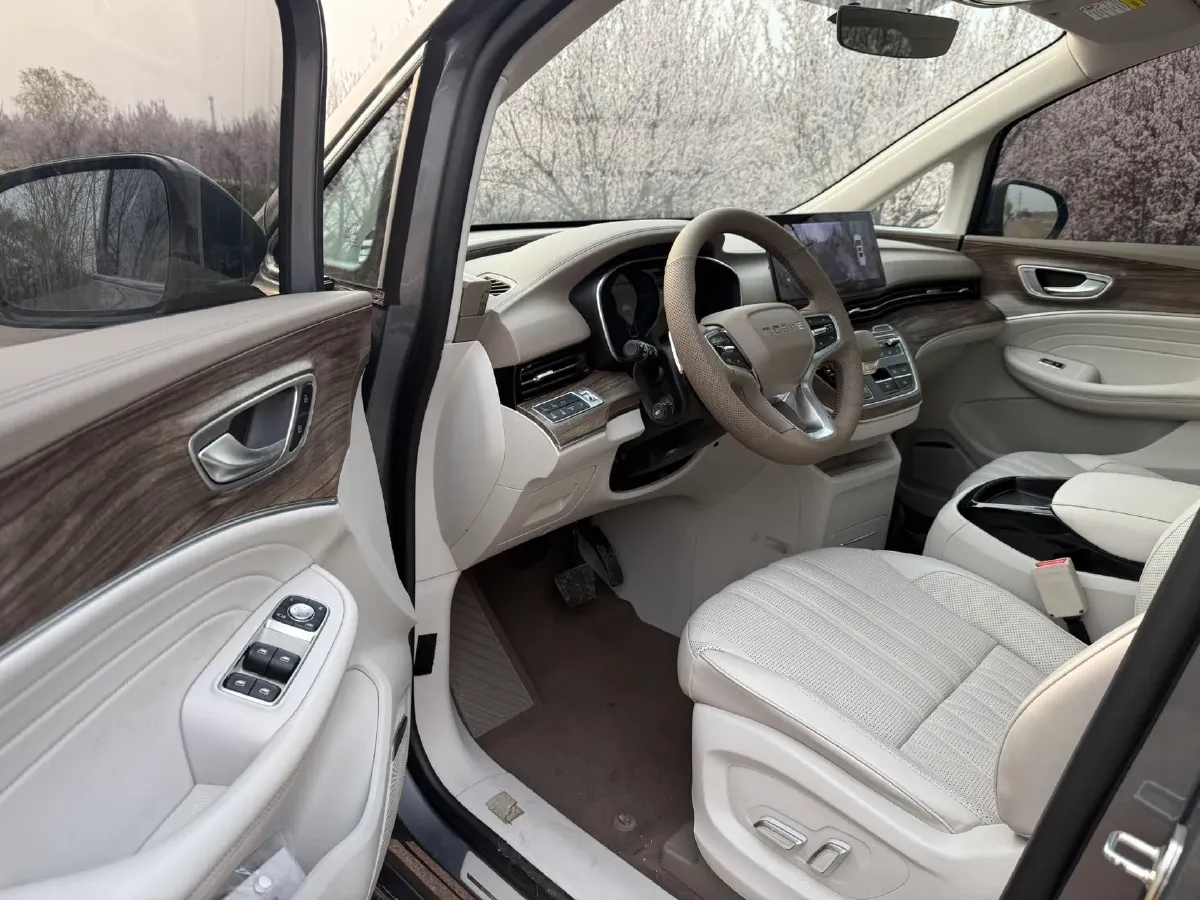 2023 Roewe iMAX8 2.0T 234HP L4 8AT,autocango,china used car exporter,china ev exporter,chinese used car exporter,chinese used ev exporter