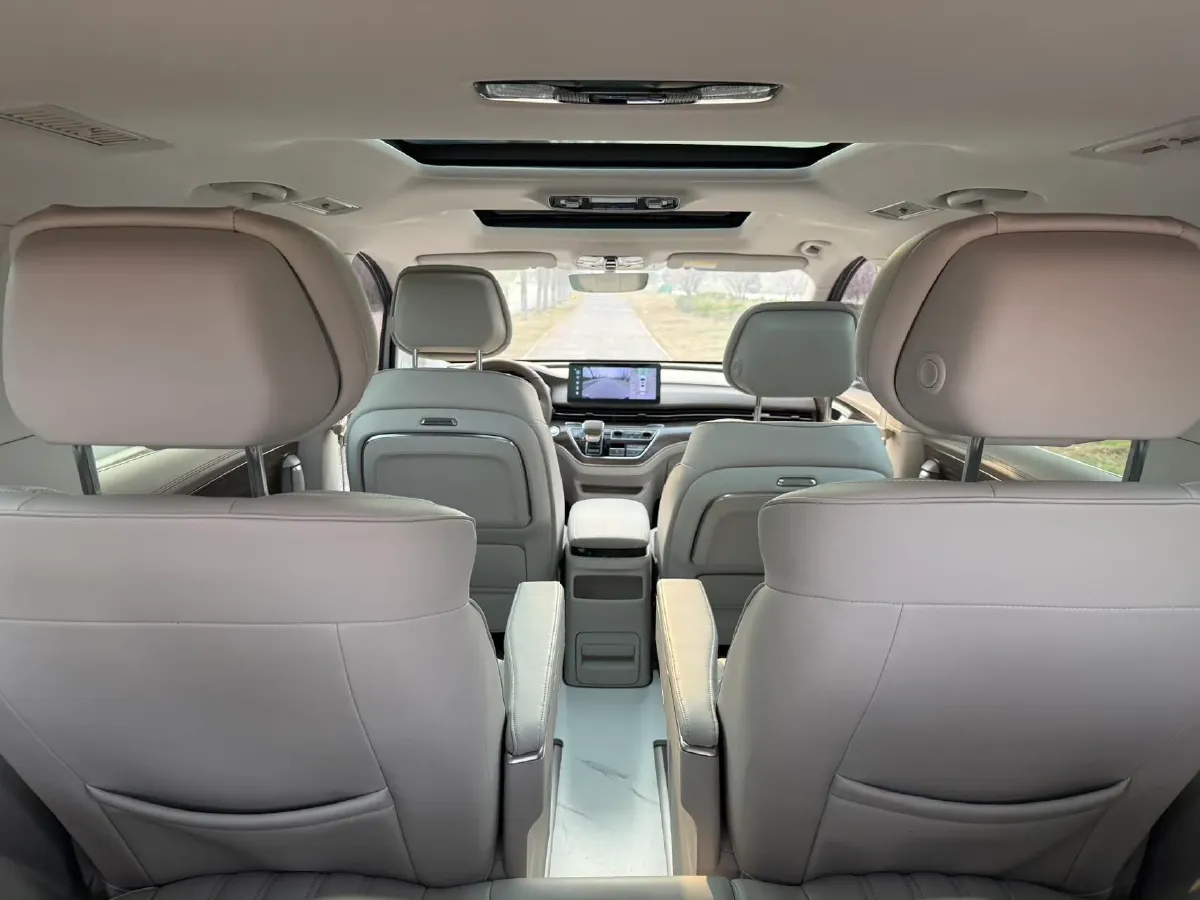 2023 Roewe iMAX8 2.0T 234HP L4 8AT,autocango,china used car exporter,china ev exporter,chinese used car exporter,chinese used ev exporter