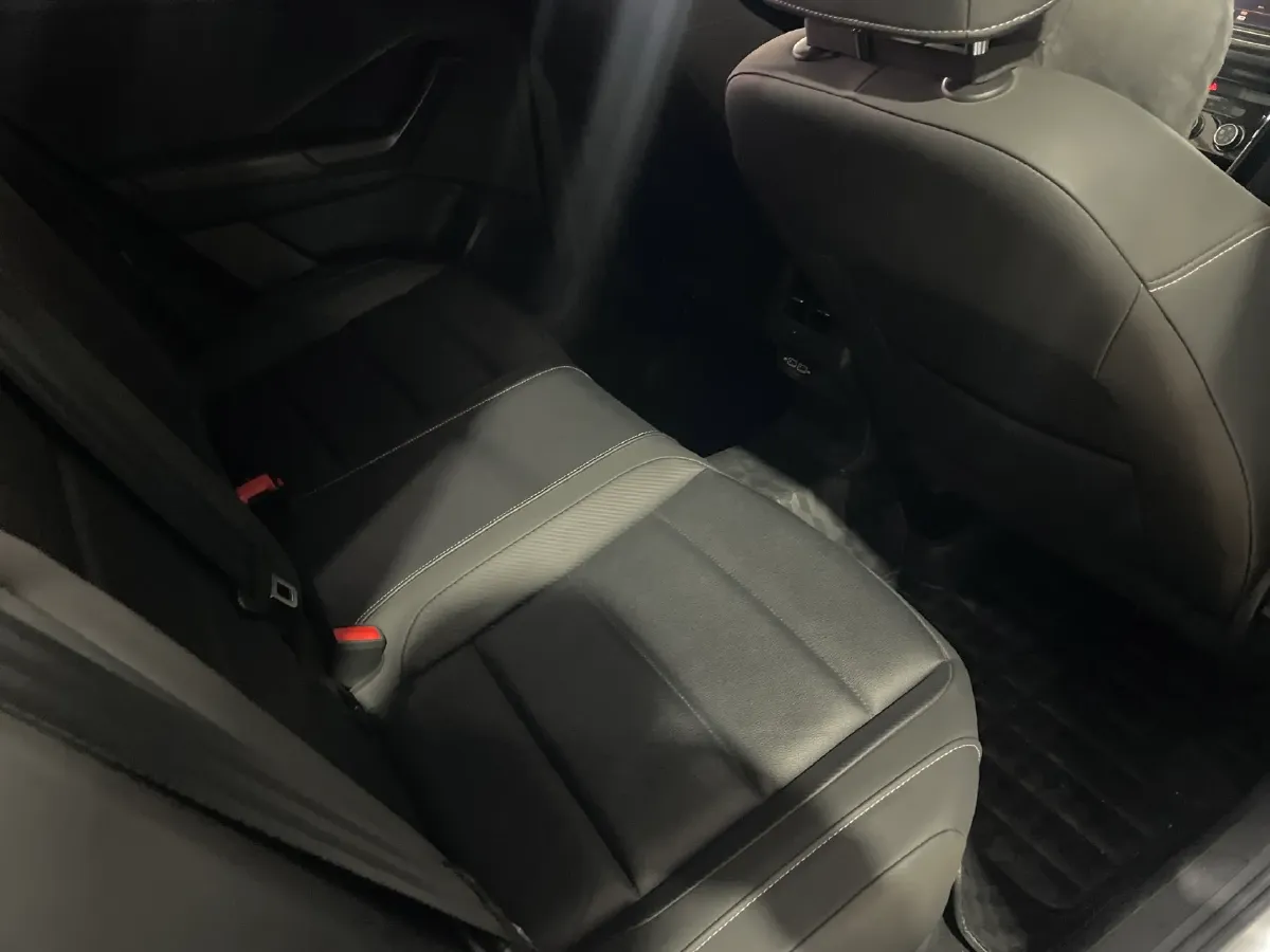 2020 Volkswagen T-Roc 1.4T 150HP L4 7DCT,autocango,china used car exporter,china ev exporter,chinese used car exporter,chinese used ev exporter