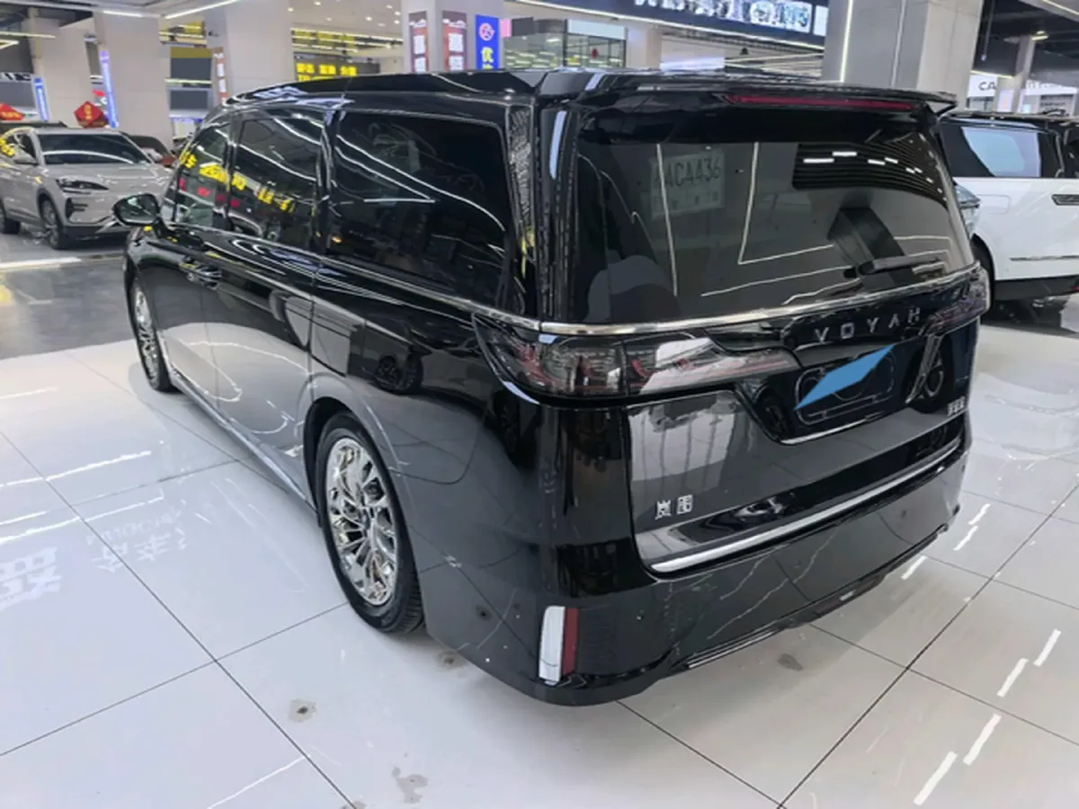 2024 Voyah Dream 1.5T 150HP L4 PHEV 43KWH,autocango,china used car exporter,china ev exporter,chinese used car exporter,chinese used ev exporter