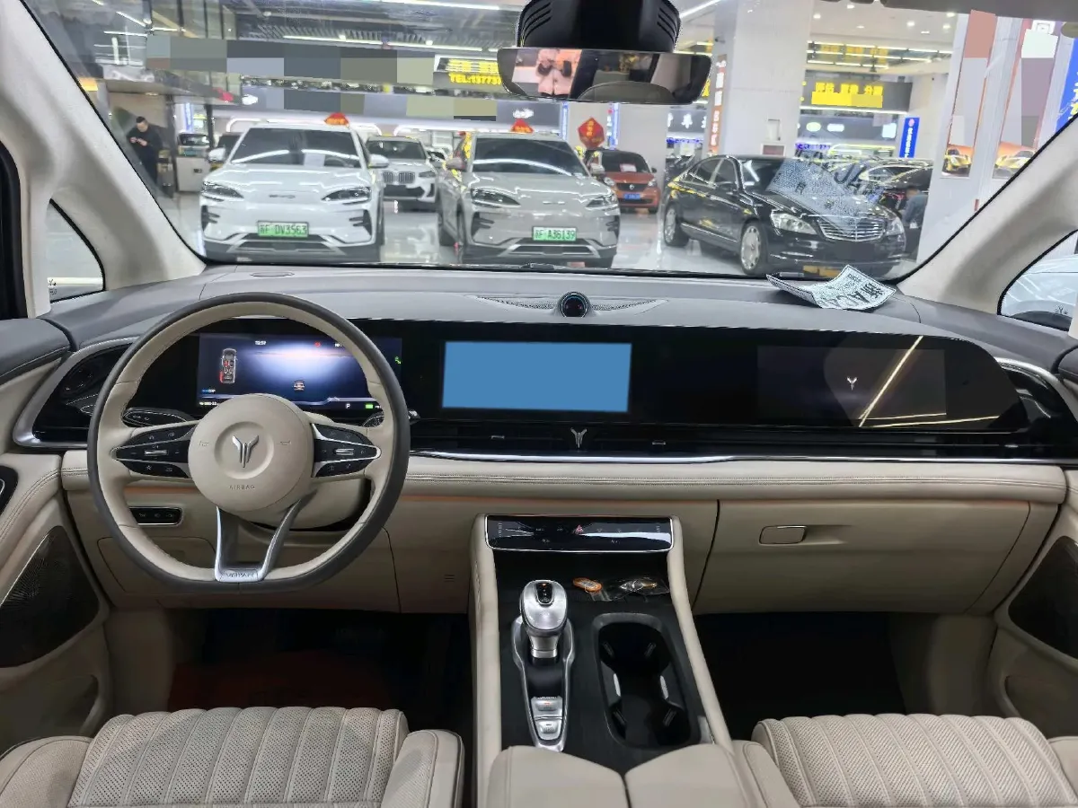 2024 Voyah Dream 1.5T 150HP L4 PHEV 43KWH,autocango,china used car exporter,china ev exporter,chinese used car exporter,chinese used ev exporter