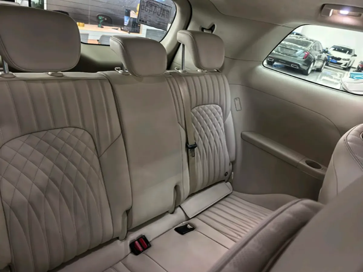 2024 Voyah Dream 1.5T 150HP L4 PHEV 43KWH,autocango,china used car exporter,china ev exporter,chinese used car exporter,chinese used ev exporter