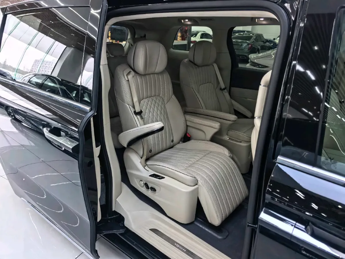 2024 Voyah Dream 1.5T 150HP L4 PHEV 43KWH,autocango,china used car exporter,china ev exporter,chinese used car exporter,chinese used ev exporter