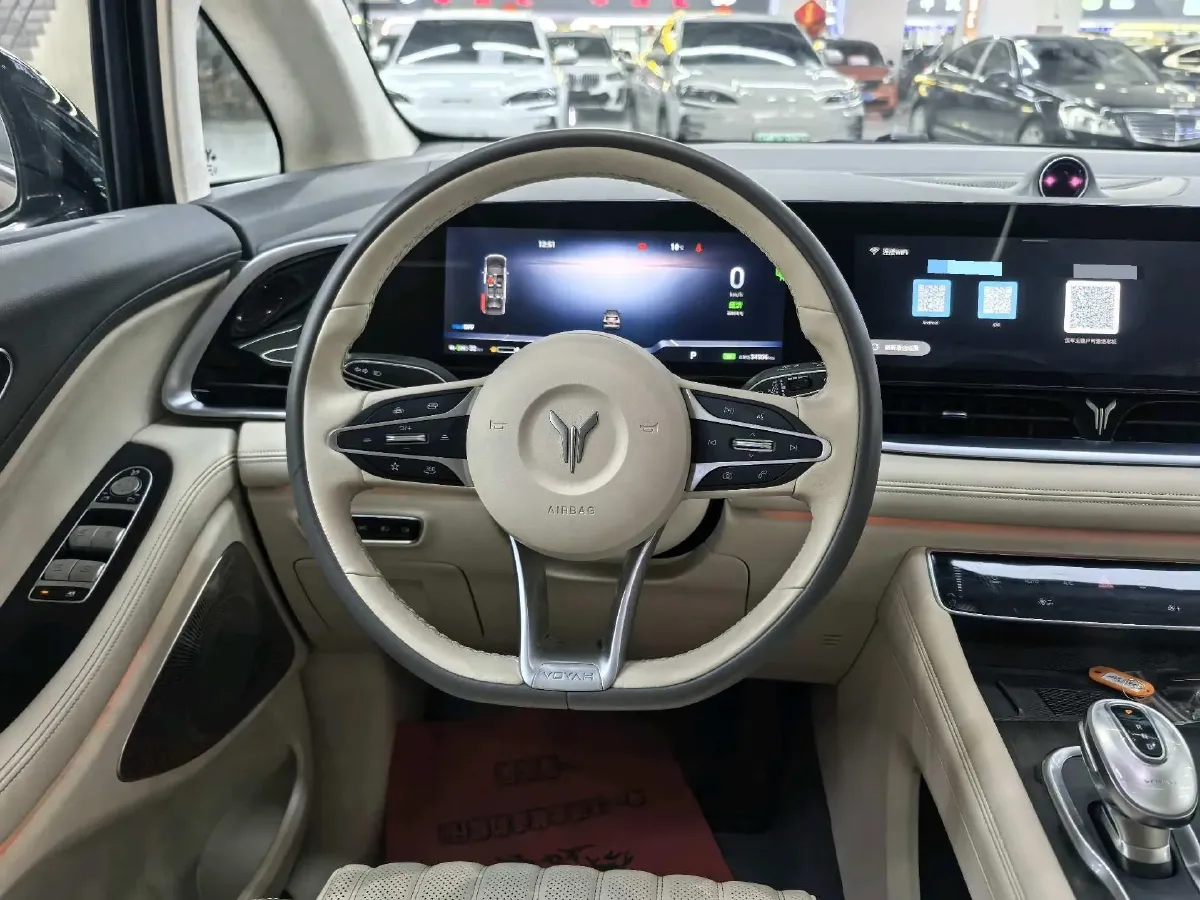 2024 Voyah Dream 1.5T 150HP L4 PHEV 43KWH,autocango,china used car exporter,china ev exporter,chinese used car exporter,chinese used ev exporter