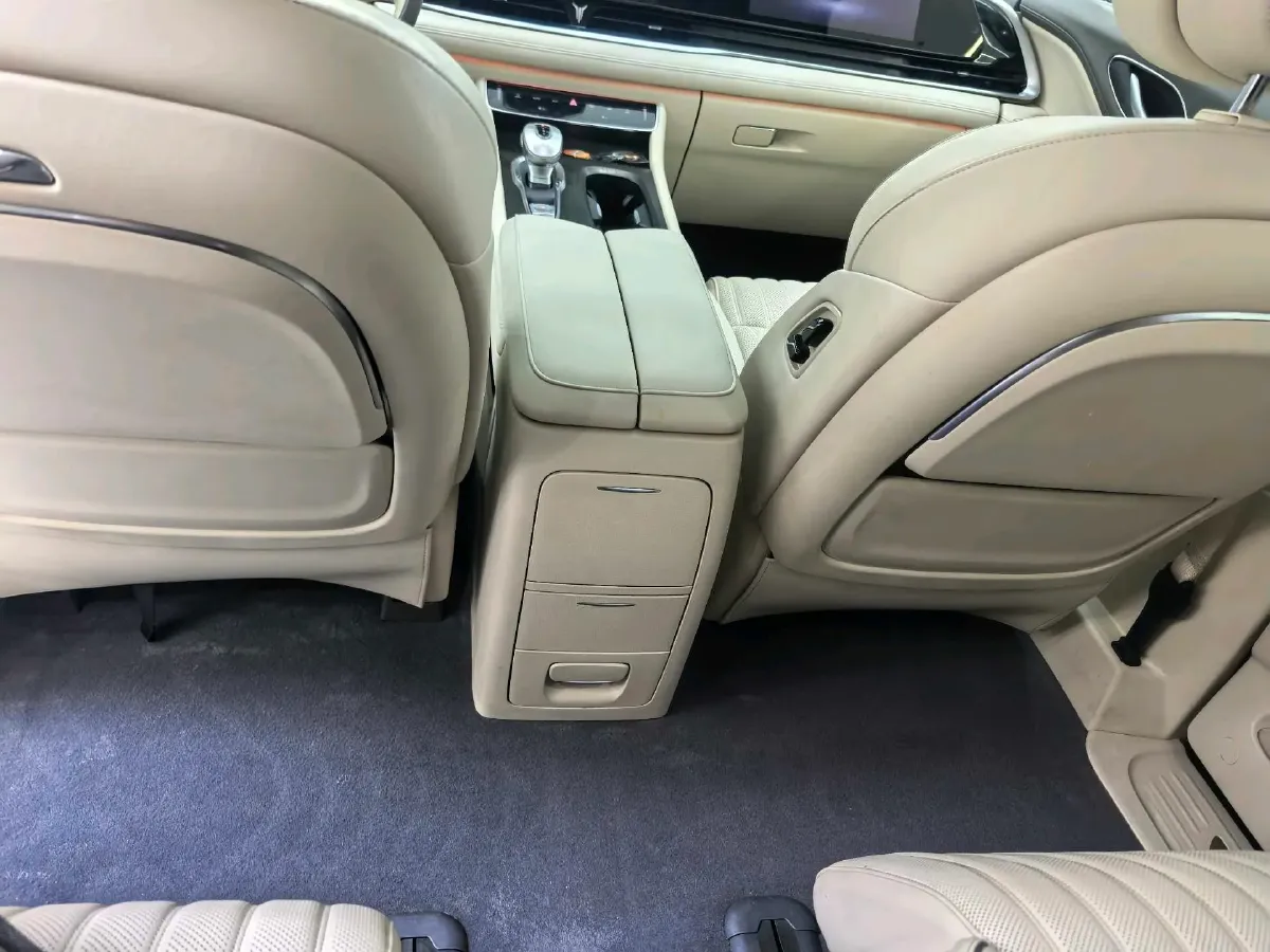 2024 Voyah Dream 1.5T 150HP L4 PHEV 43KWH,autocango,china used car exporter,china ev exporter,chinese used car exporter,chinese used ev exporter