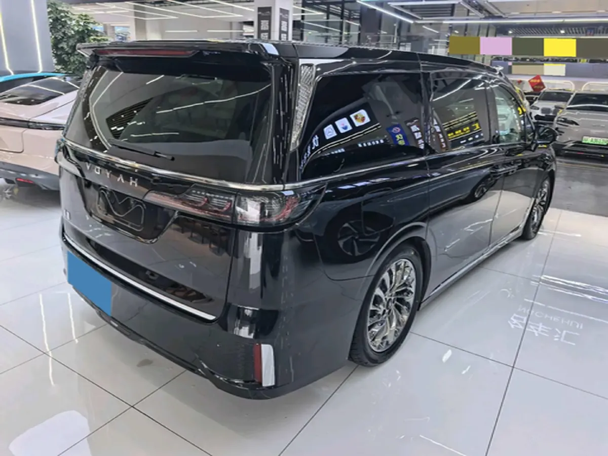 2024 Voyah Dream 1.5T 150HP L4 PHEV 43KWH,autocango,china used car exporter,china ev exporter,chinese used car exporter,chinese used ev exporter