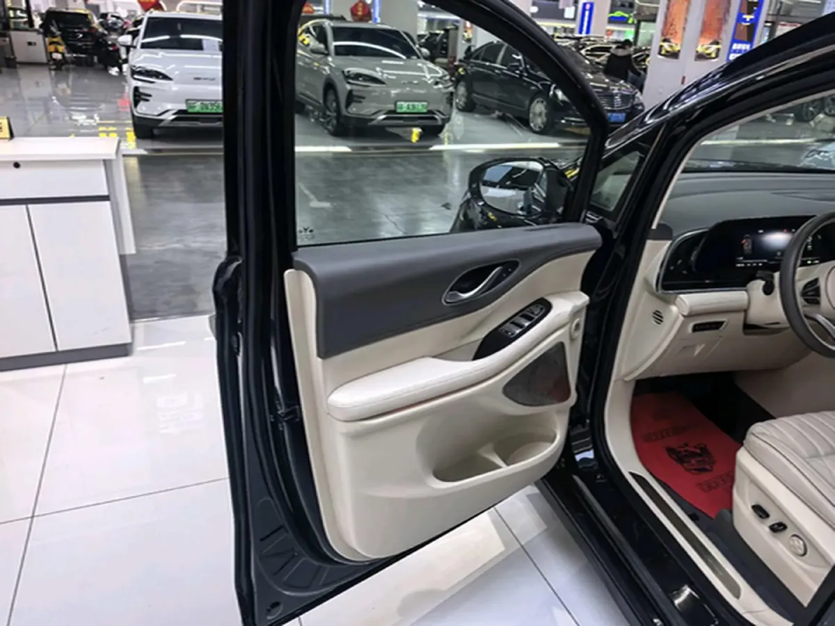 2024 Voyah Dream 1.5T 150HP L4 PHEV 43KWH,autocango,china used car exporter,china ev exporter,chinese used car exporter,chinese used ev exporter