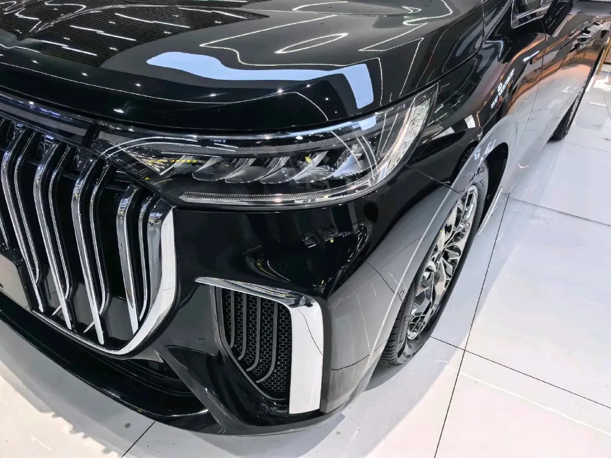 2024 Voyah Dream 1.5T 150HP L4 PHEV 43KWH,autocango,china used car exporter,china ev exporter,chinese used car exporter,chinese used ev exporter